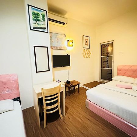 The Explorers Guesthouse And Hostel Κουάλα Λουμπούρ Εξωτερικό φωτογραφία