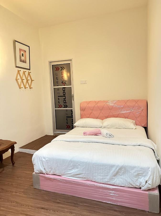 The Explorers Guesthouse And Hostel Κουάλα Λουμπούρ Εξωτερικό φωτογραφία