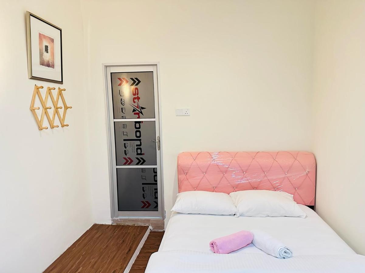 The Explorers Guesthouse And Hostel Κουάλα Λουμπούρ Εξωτερικό φωτογραφία